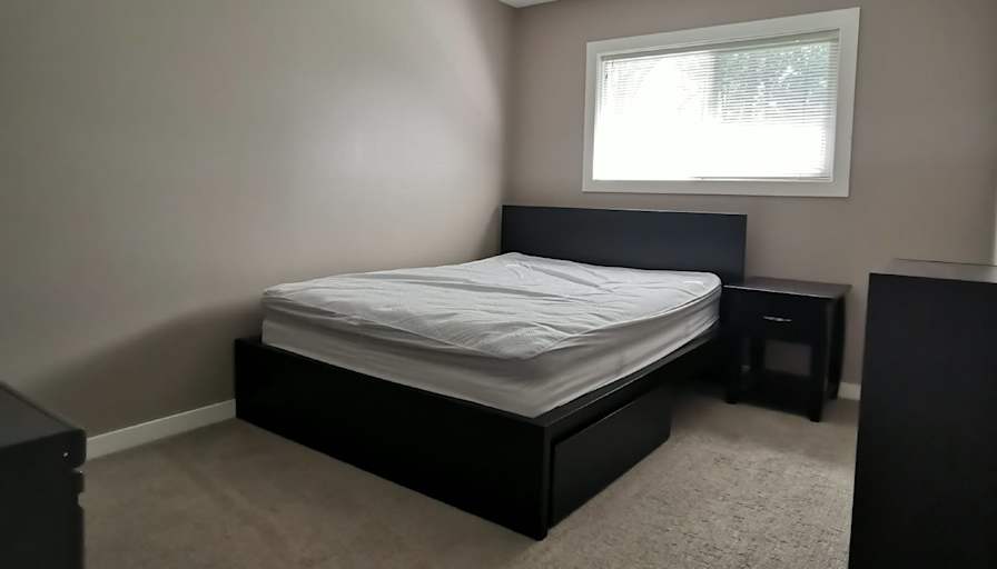 Tanner R Thiessen's room