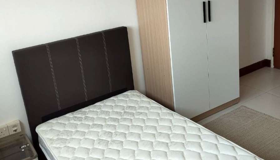 Tom's room