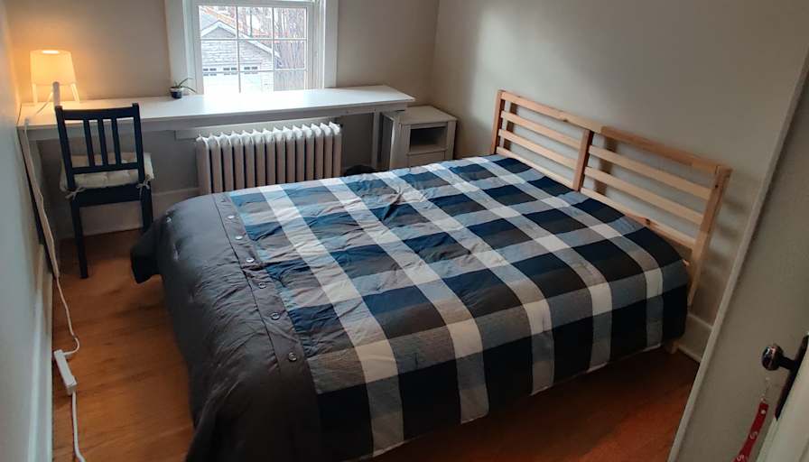 Carlos's room