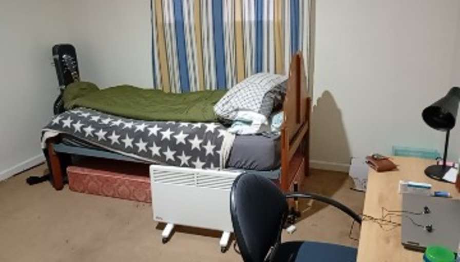 javier crosa's room