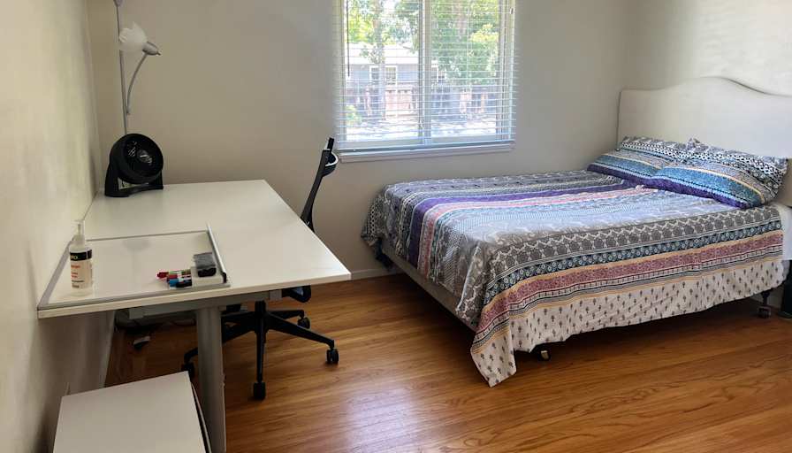 Dee's room