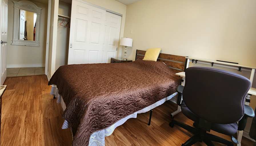 Jules's room