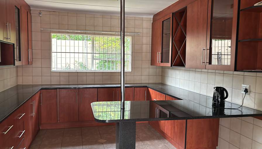 Aurental's room