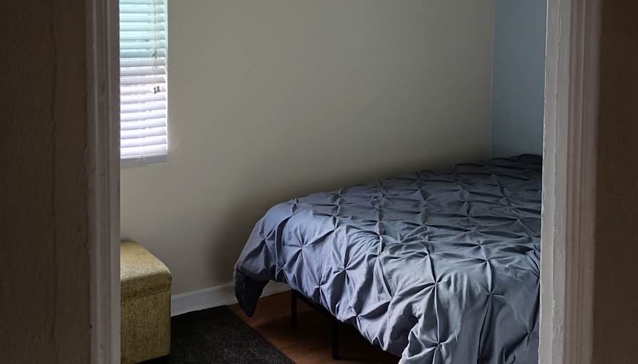Leslie's room