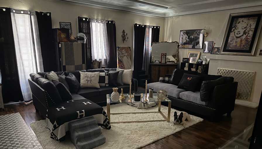 erika elkhalide's room
