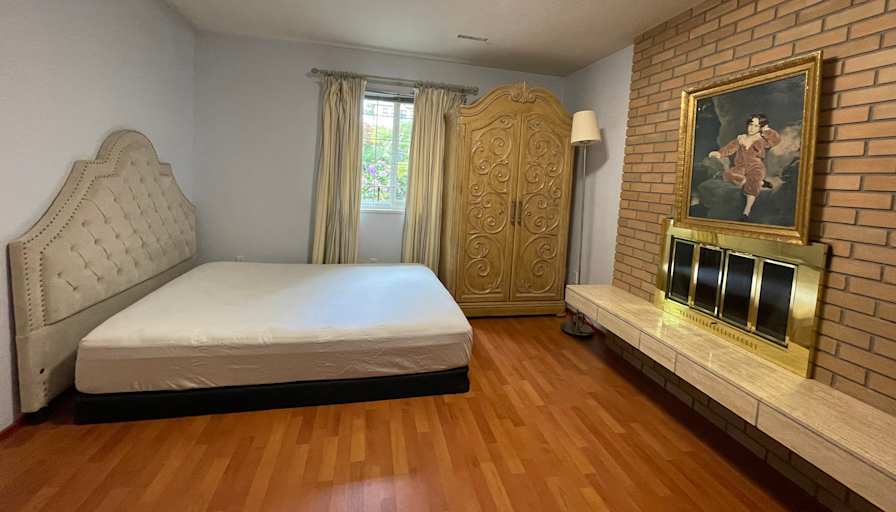Sunny's room