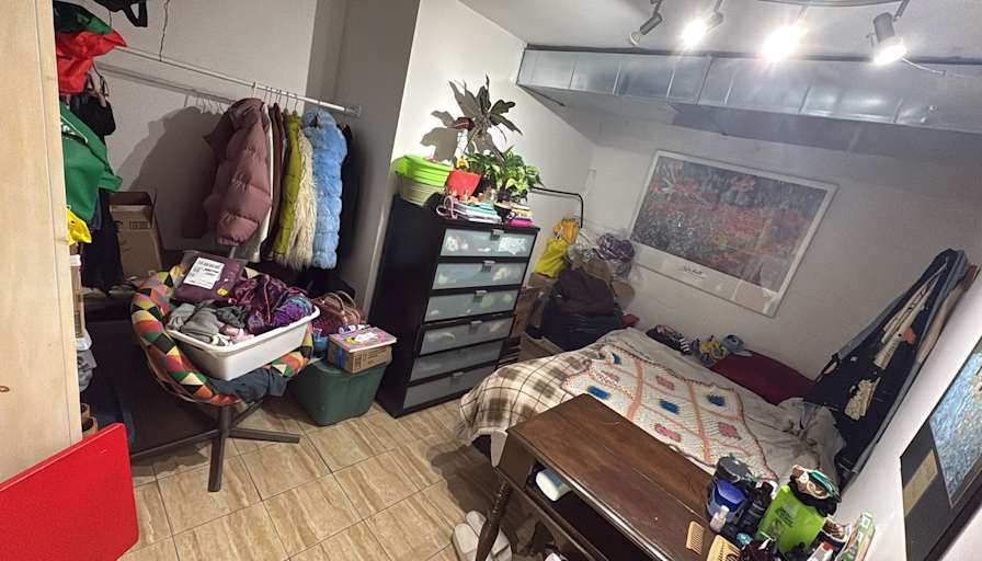 H Evan Cohen's room