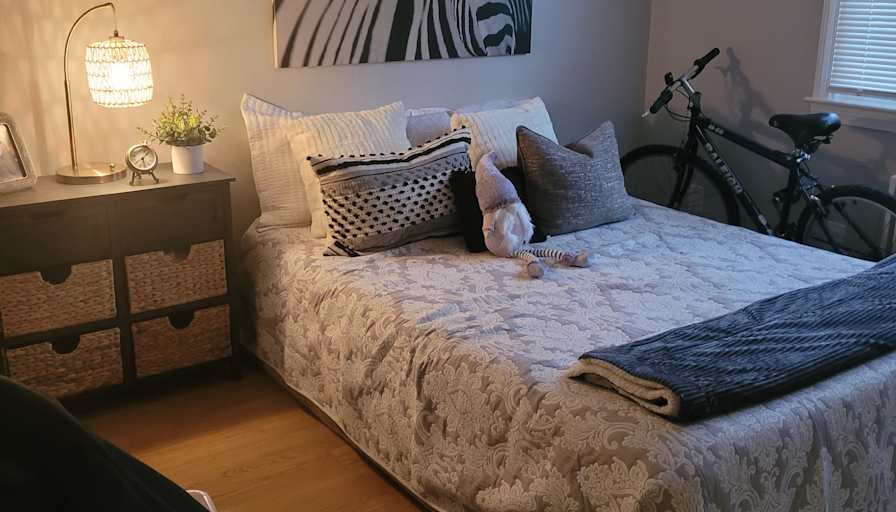 NICOLE's room