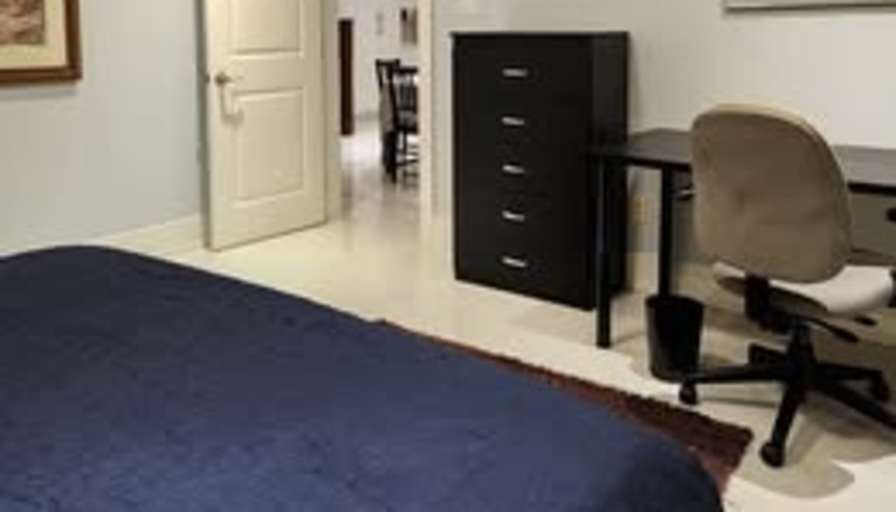 NIKKI LOBELLO's room