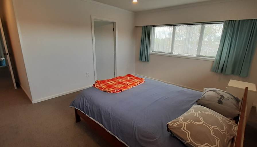 Ken's room
