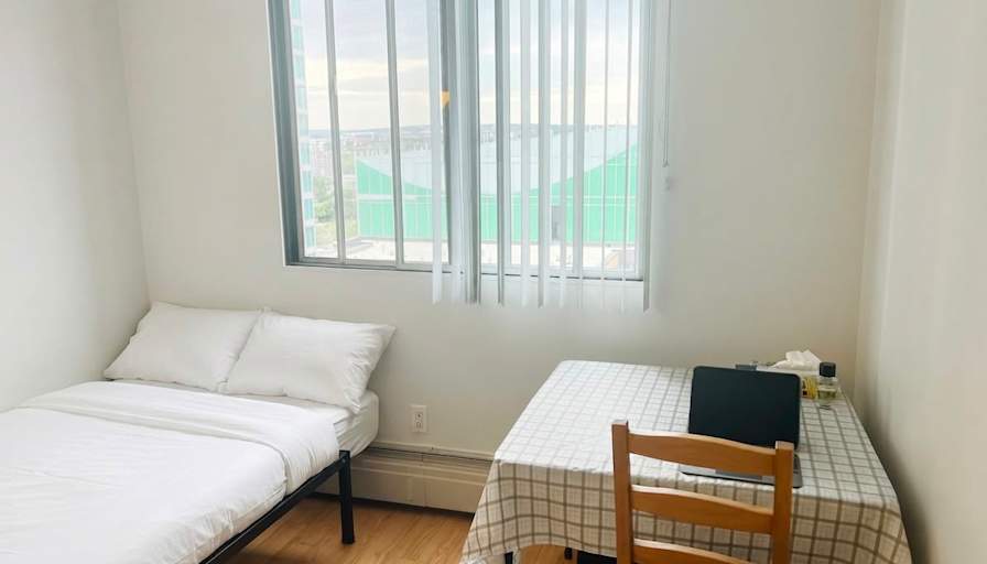 Arash Kardanpour's room