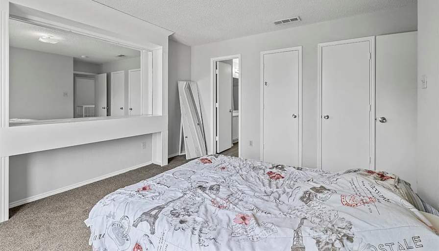 Ola's room