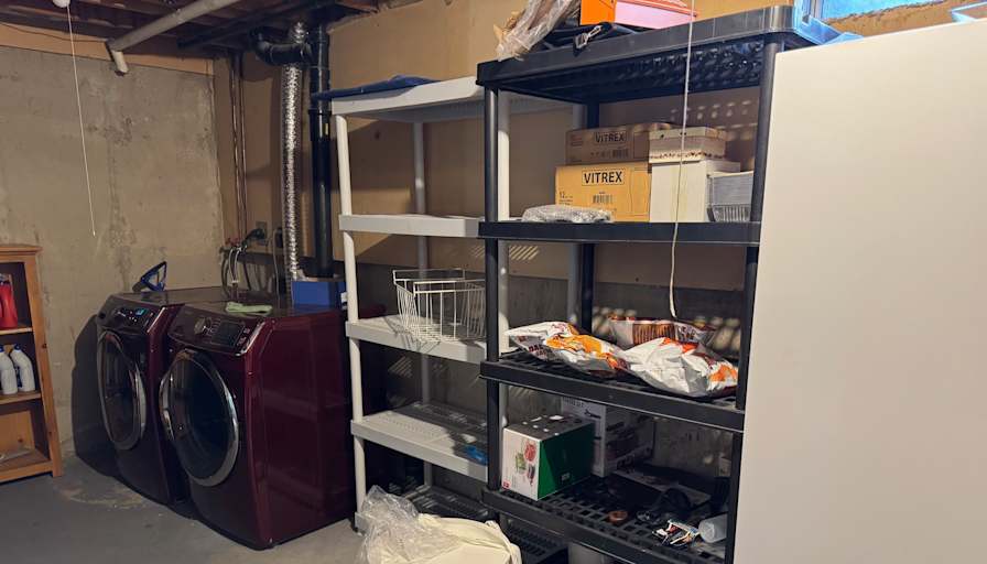 Cale Tamagi's room