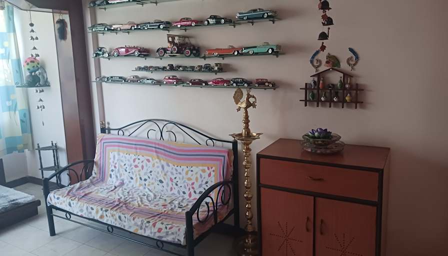 makarand's room