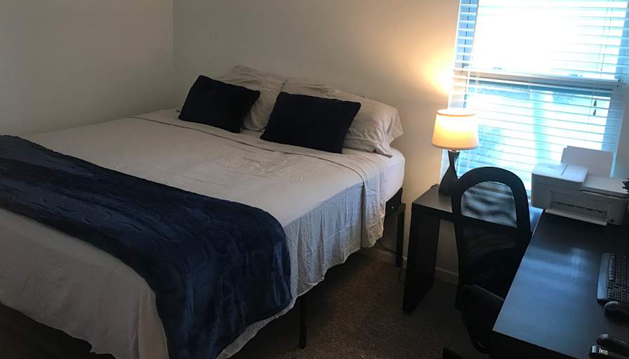 Raul MaxBrown's room