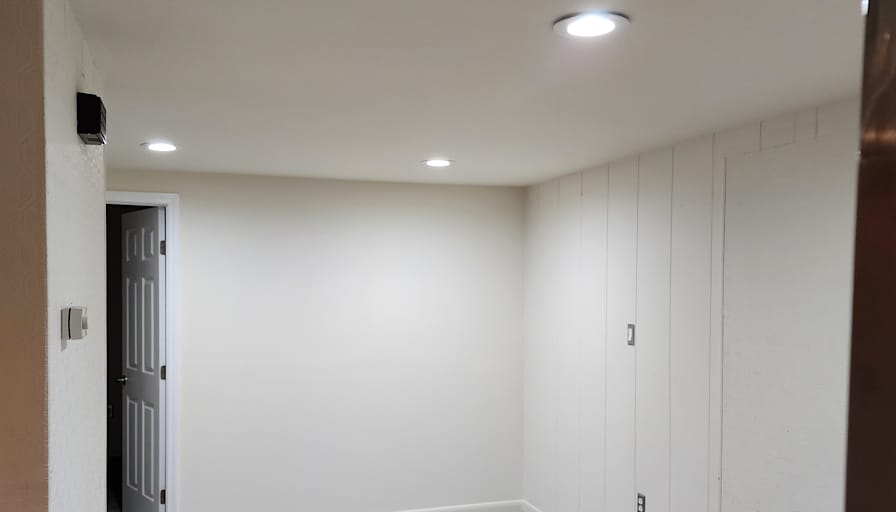 Enrique's room