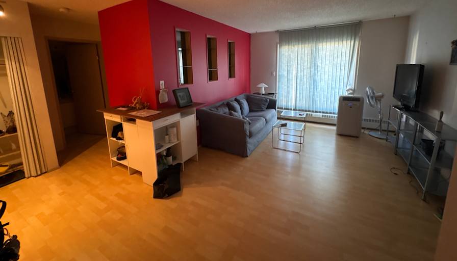C-aira Stucklschwaiger's room