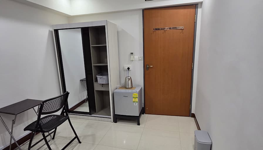 Viknes's room