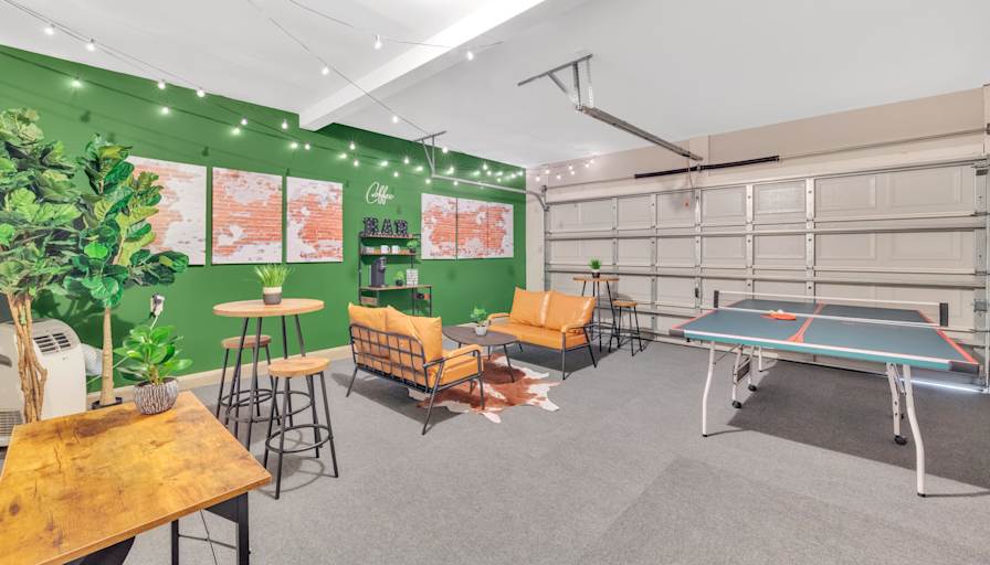lifedoorrentals's room