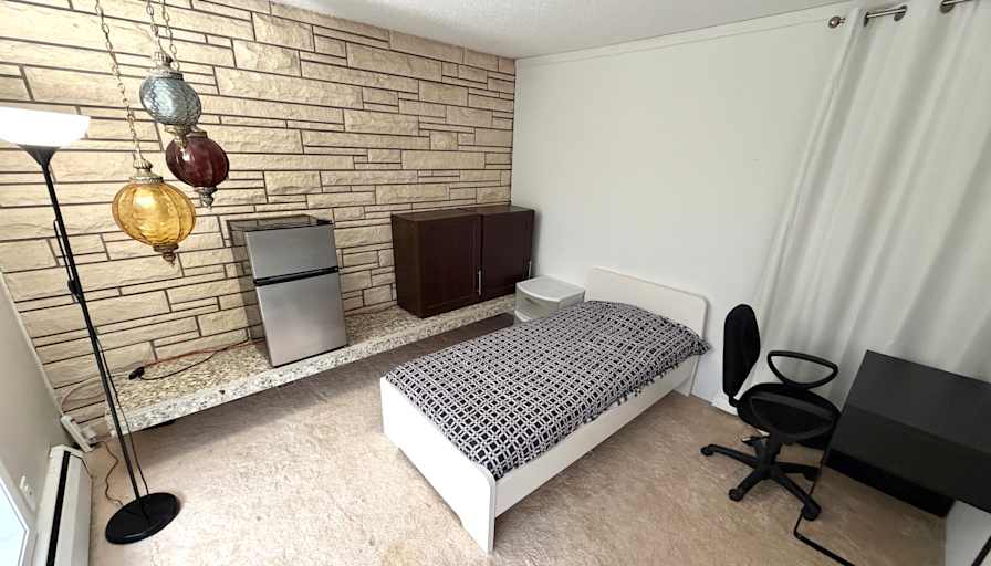 Saul's room