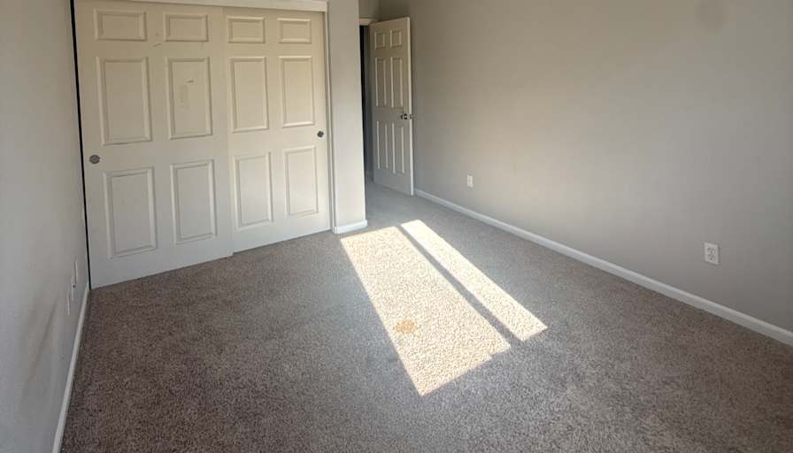 LuxeRealestate's room