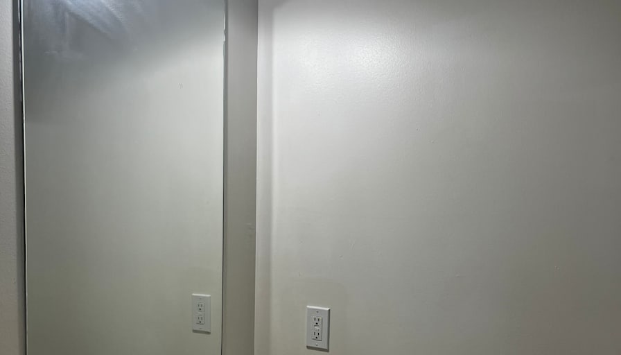 Henry Nguyen's room