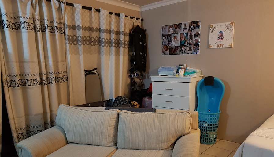 Tee's room