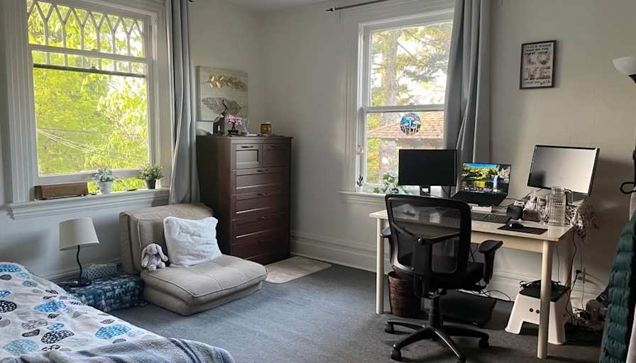 Lyle Povah's room