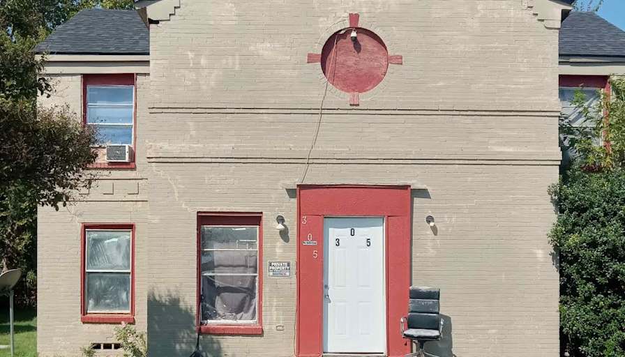 Kingston's room