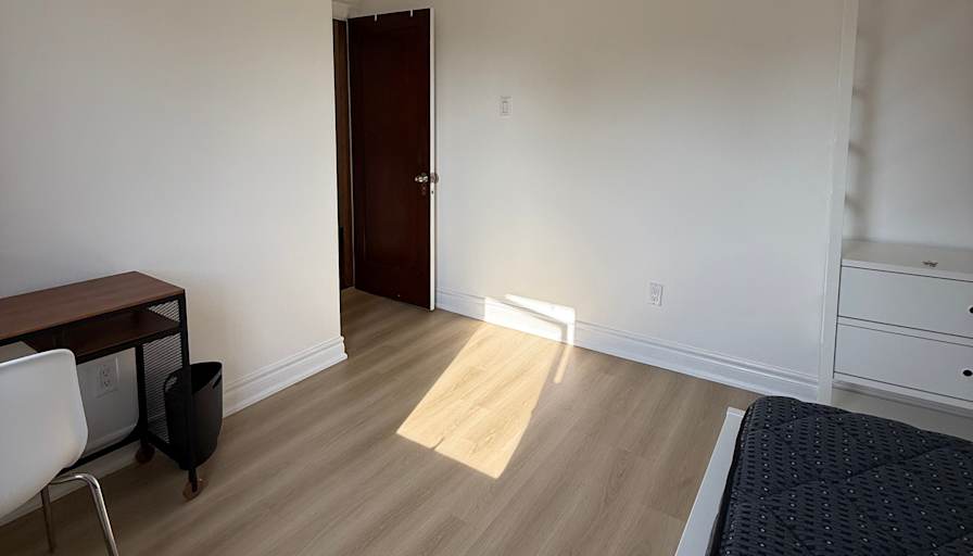 Lee's room