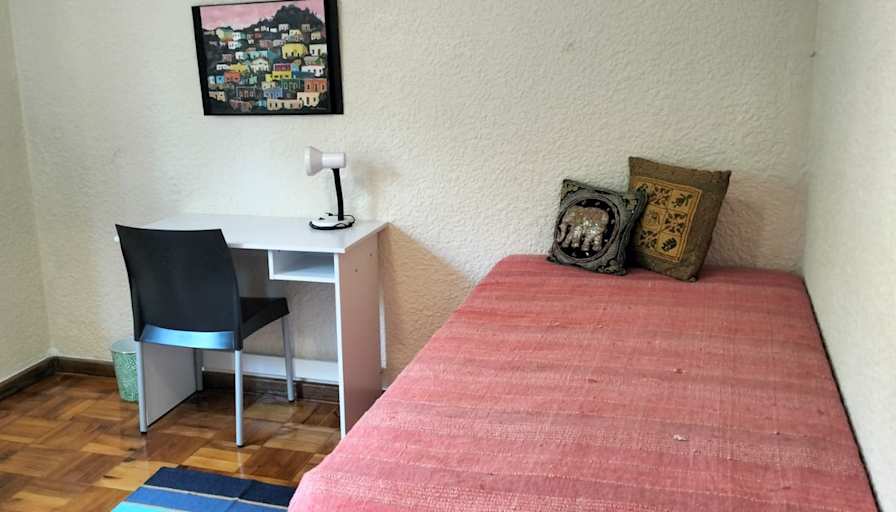 Leslie's room