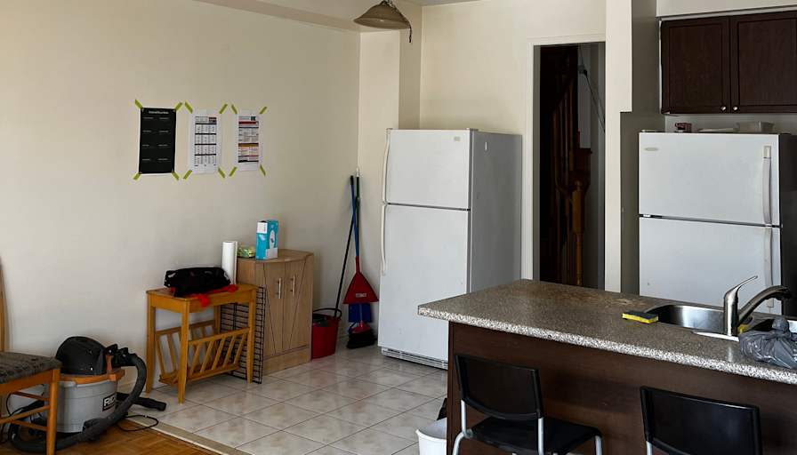 Henry Nguyen's room