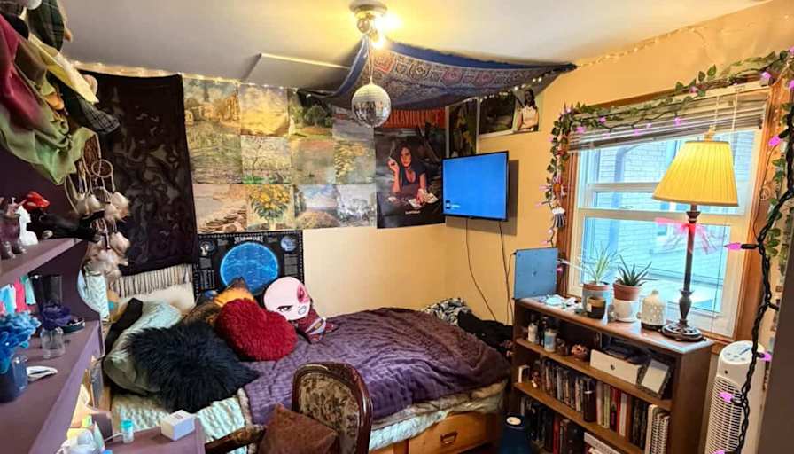 Samantha Raye's room