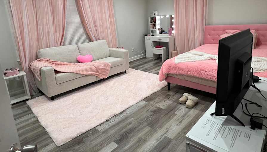 Jennifer Hernandez's room