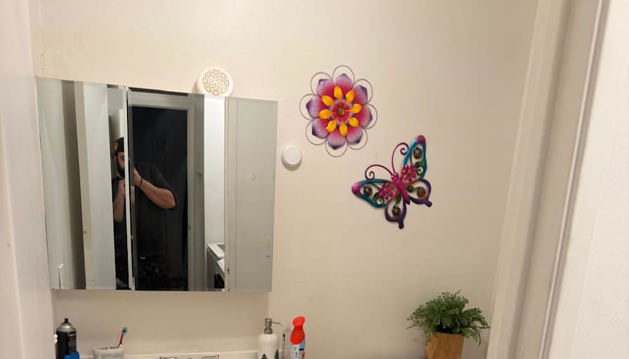 Jairo's room