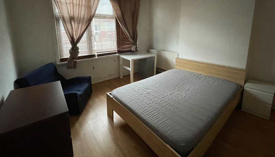 Lisa's room