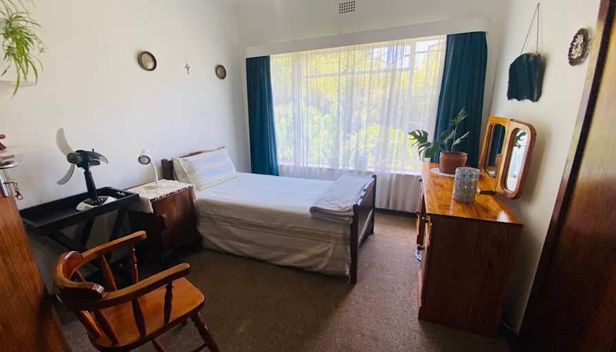 Tee's room