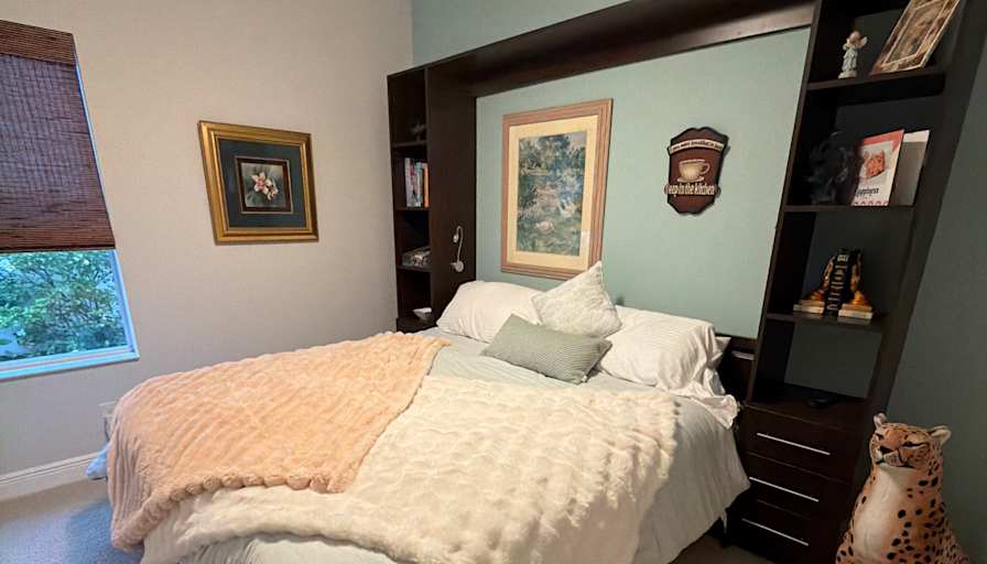 Denny's room