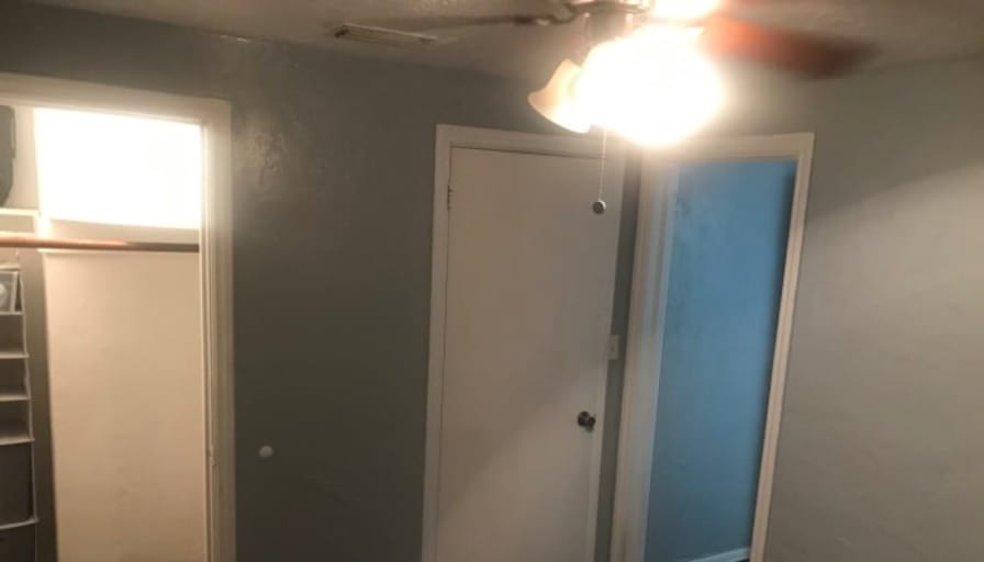 Luis's room