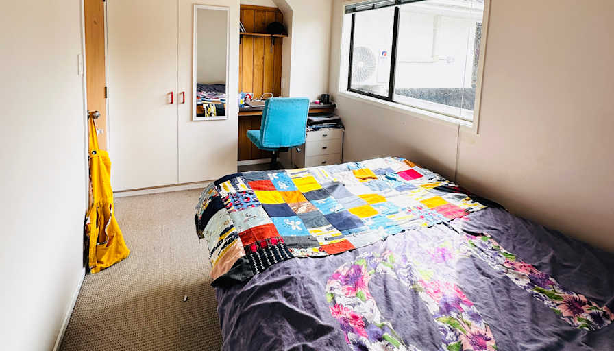 Gal's room
