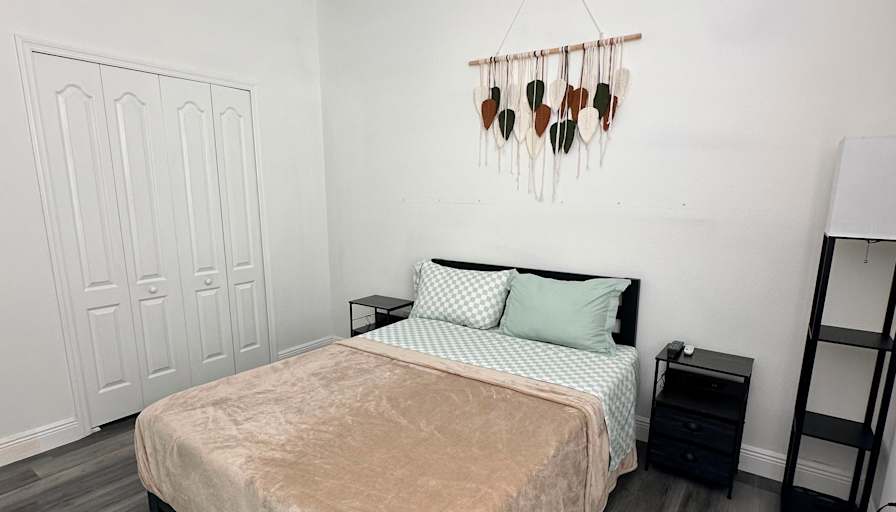 Mauricio's room