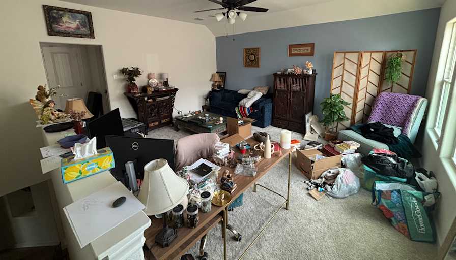 Luis's room
