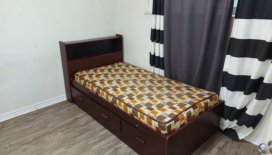Enzo Rentals's room