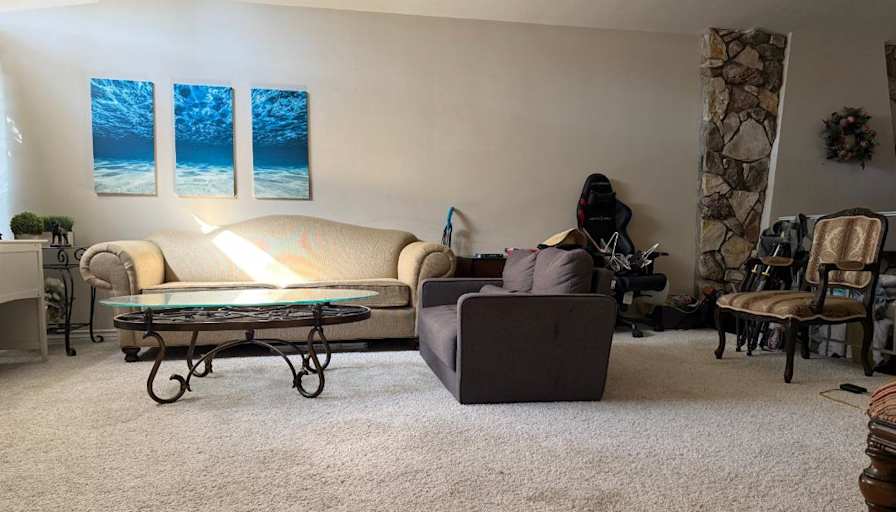 Sung's room