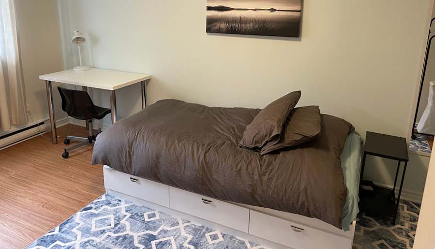 Janelle Desjardins's room