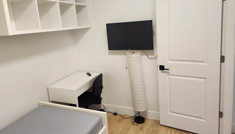 South Surrey - Grandview Heights's room