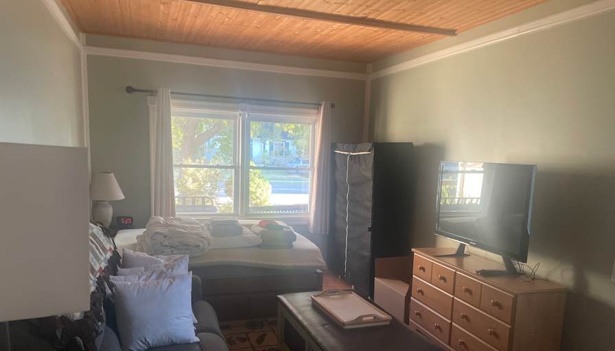 Melanie Hayes's room