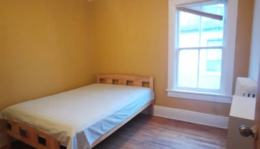 Lolo's room