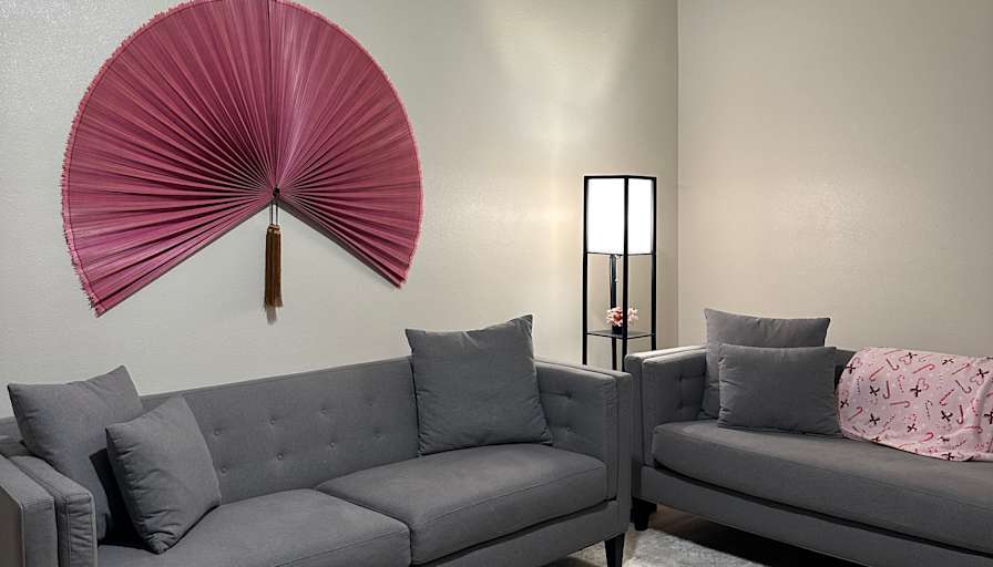 Fresno-Clovis Condo's room