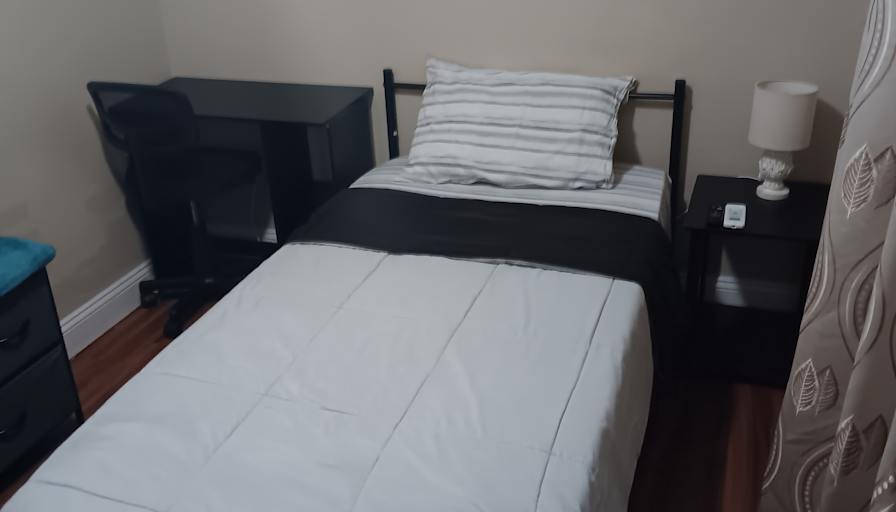 Erik's room